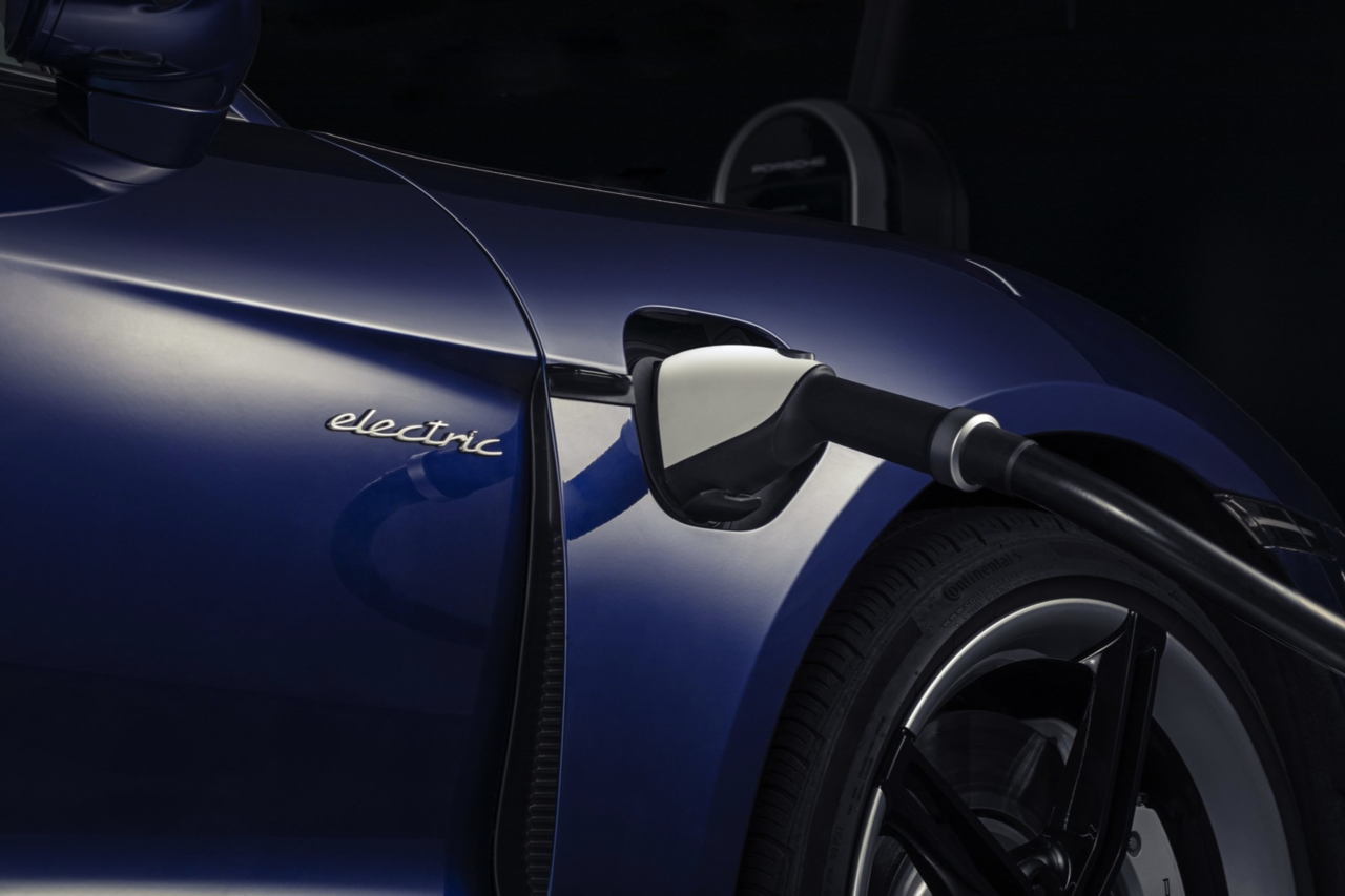PORSCHE TAYCAN